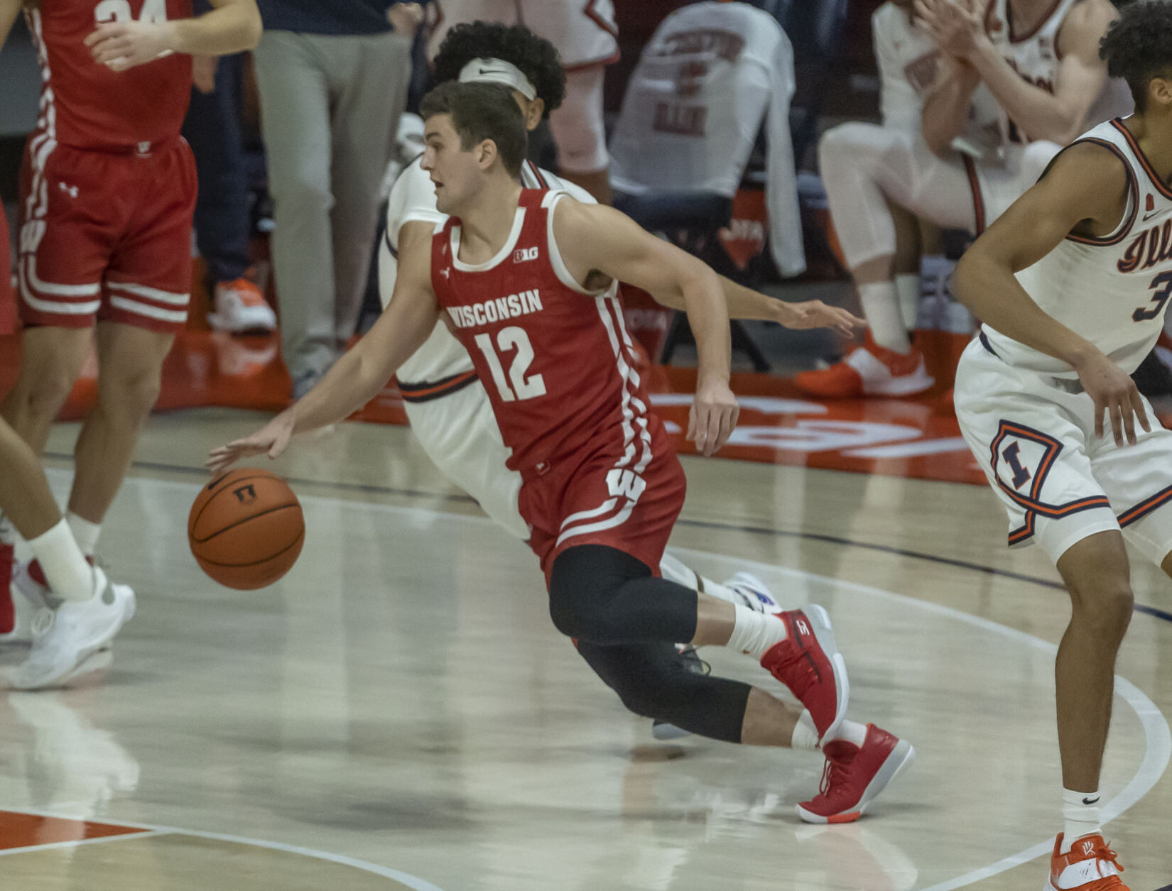 Illinois 75, UW 60